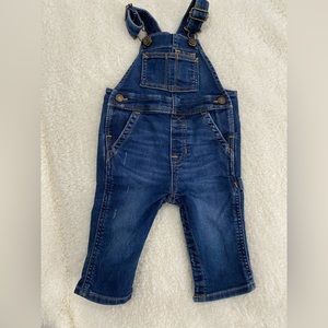 🎉hp Gap 1969 6-12 months overalls. Kept in great condition and worn 2x